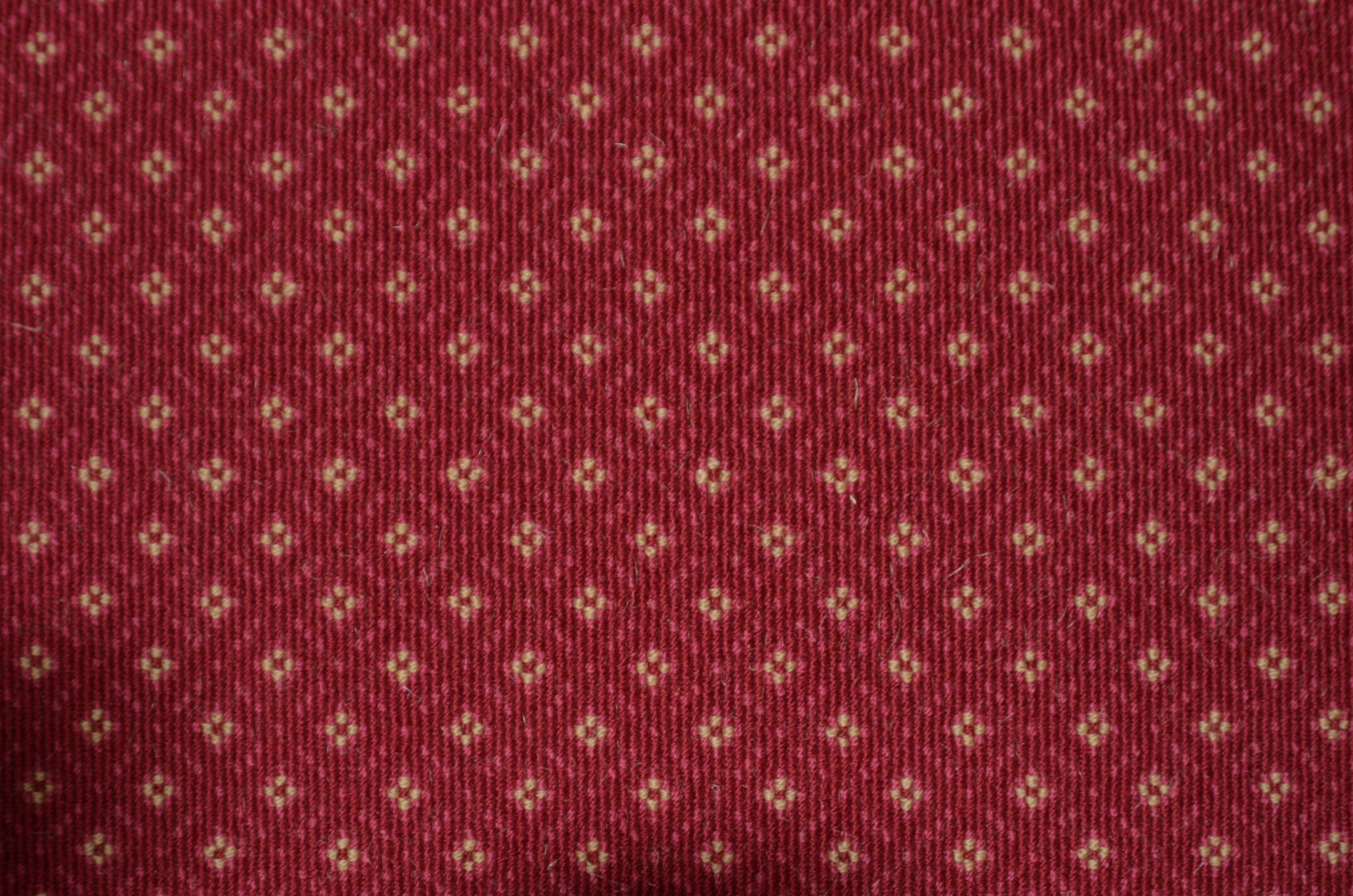 Кавер красный. Орнамент на ткани. Текстура ткани. Красная ткань с узорами. Красная текстура.