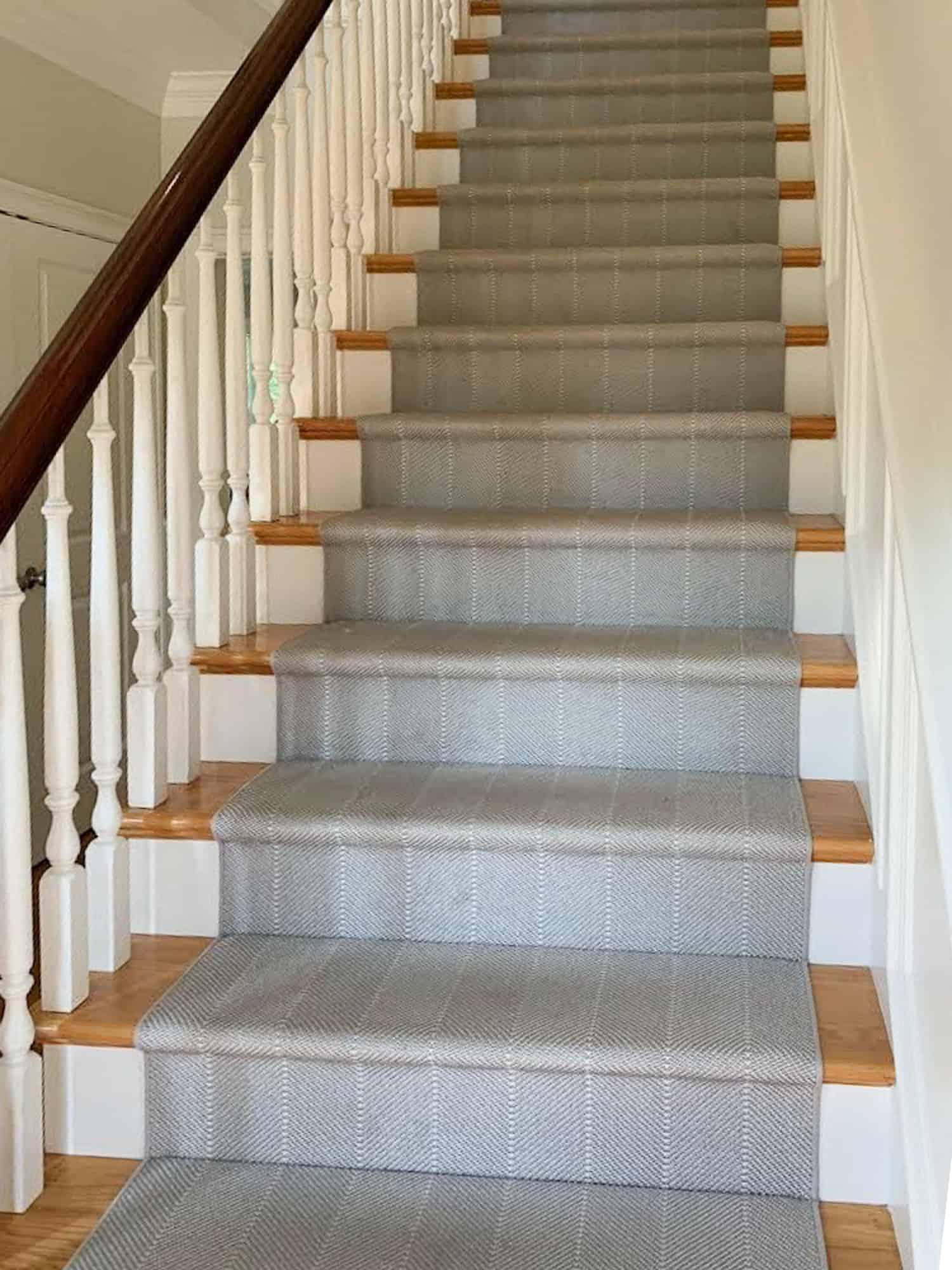This is a carpet before the grey with white stripe carpet hollywood cheveron style stair runner with grey wide binding with details ensures that the carpet contours the stairs from top to bottom.