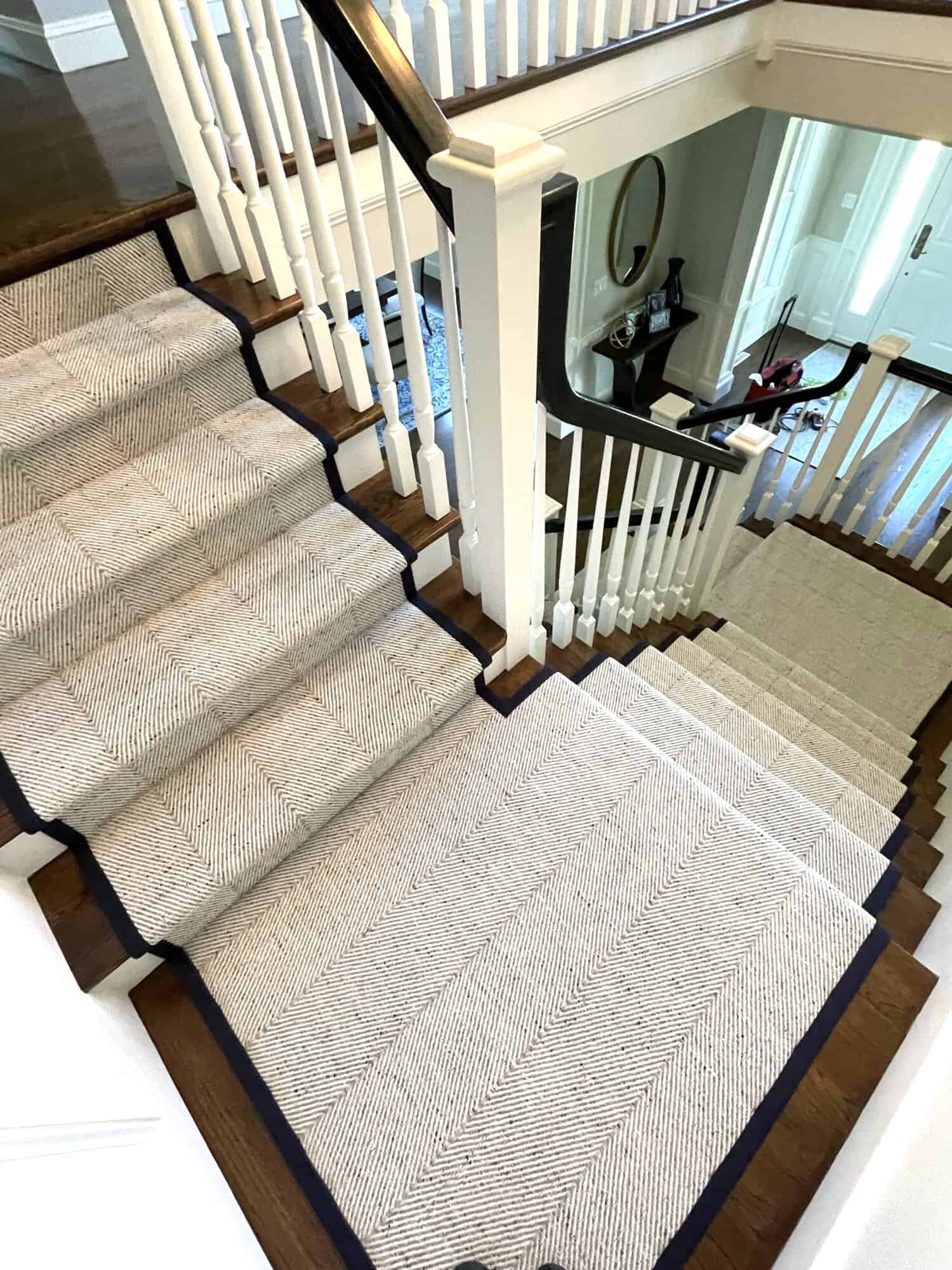 Cervecería micrófono Recuerdo Carpet Buying 101 – Choosing the Best Carpeting for Your Stairs
