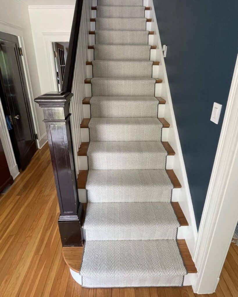 Hollywood vs. Waterfall Stair Runners: What’s the Difference?