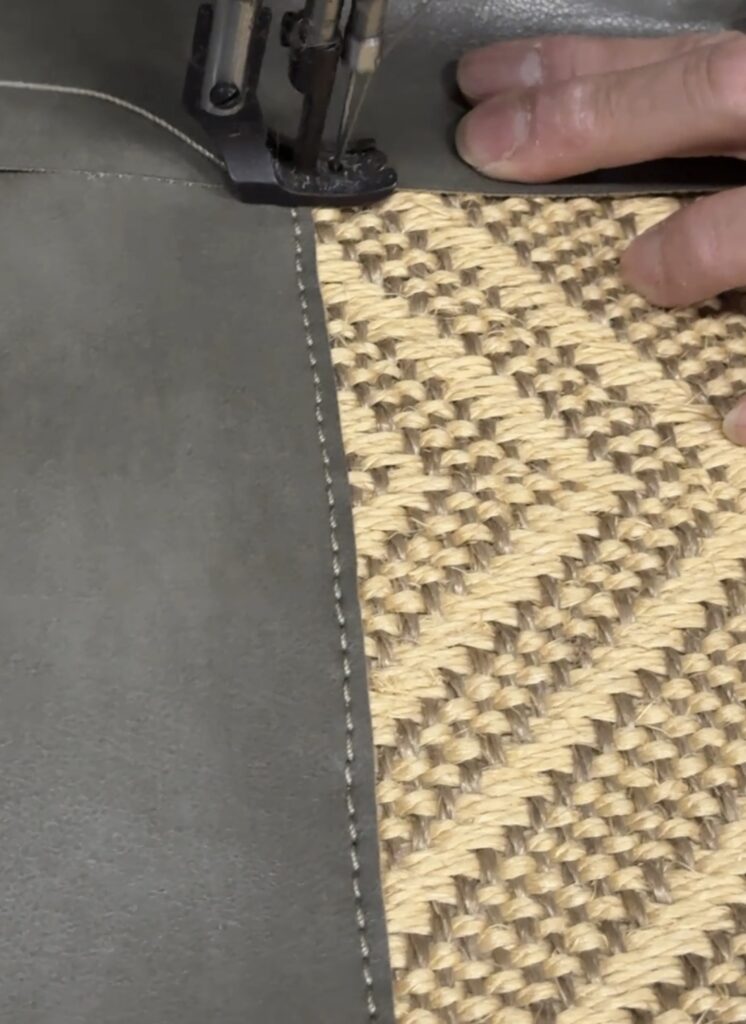 #topstitch #sisalcarpet #jutecarpet
Topstitch vs Blind Stitch
#carpetbinding #rugbinding